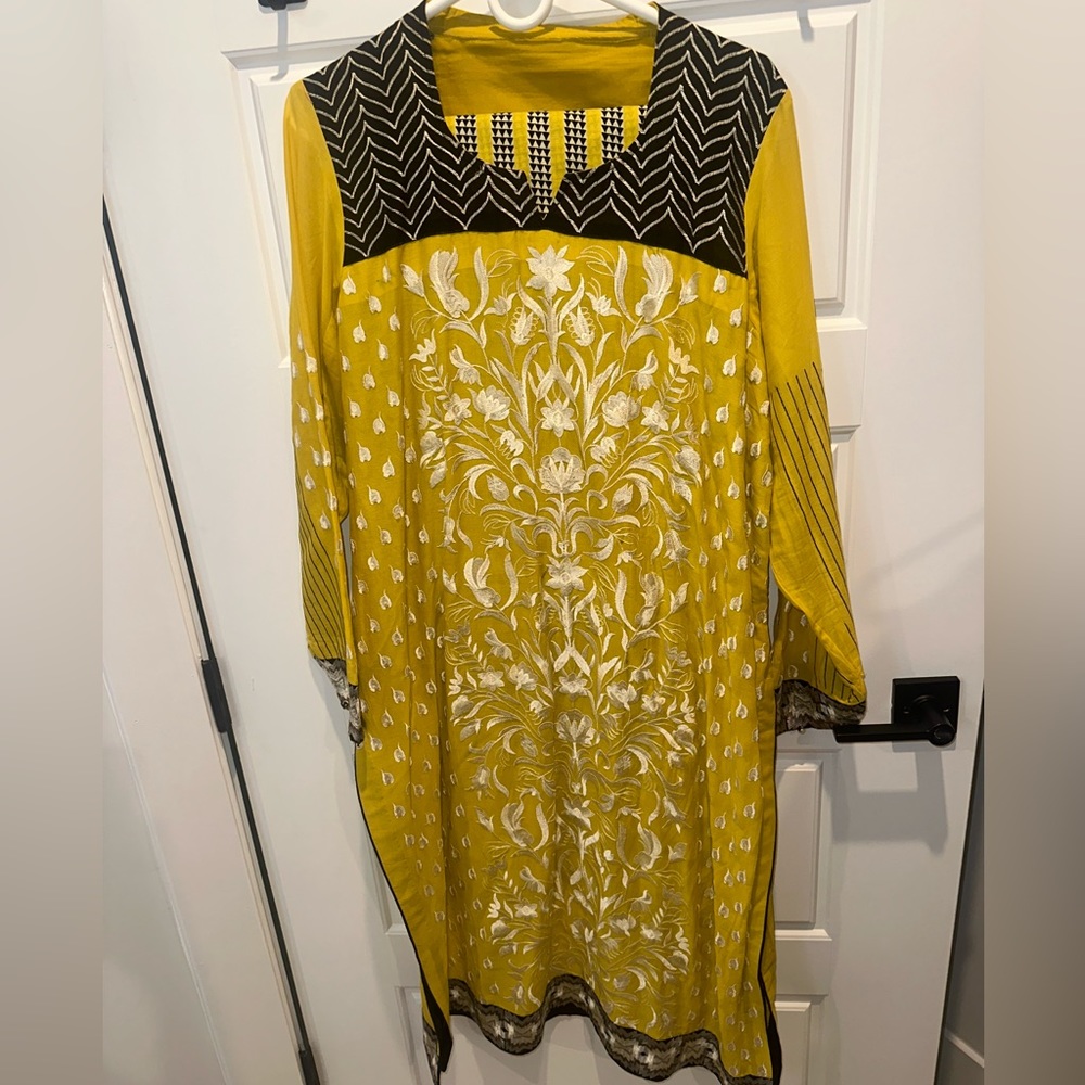 Pakistani Shalwar Kameez